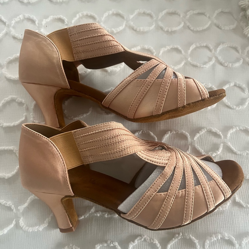 Elegant Women's Heeled Sandals - Pink